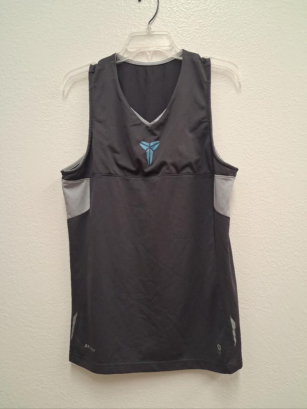 NIKE KOBE MAMBA DRI-FIT Women's V-Neck Mesh Athletic Tank size Large